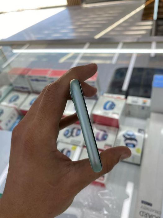 iPhone 11 telefoni sotiladi