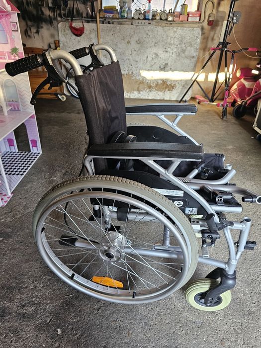 Carucior pentru persoane cu dizabilitati