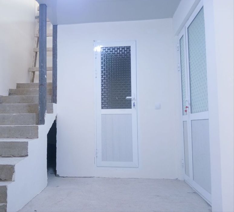 Абдурахмонов Хавас куча асосий йулга 800 метр 1.3 сотиг 6 хона 2 этаж