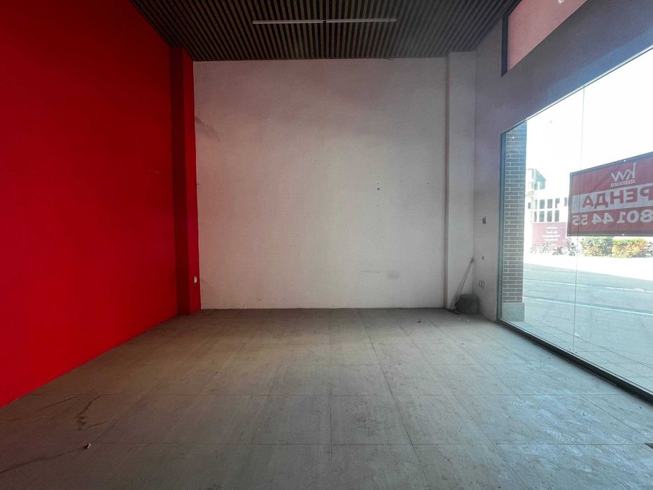 ТОП локация: угловое помещение с витражами и 6м потолками (55)