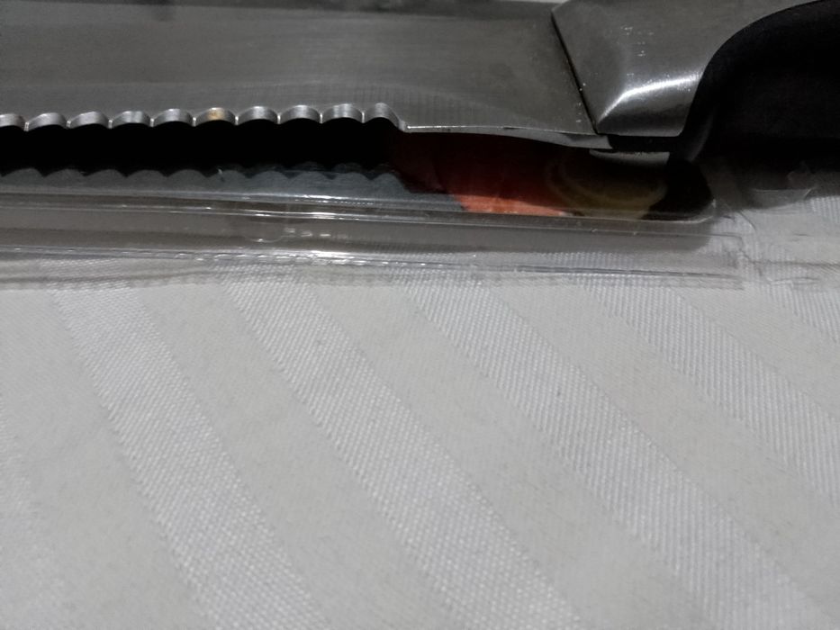 Кухненски  нож  за  хляб