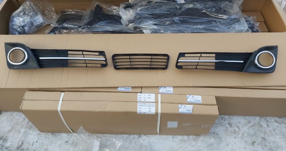 Решетка бампера/Оправа туманки на Toyota Camry 50 (USA SE)/ Камри 50