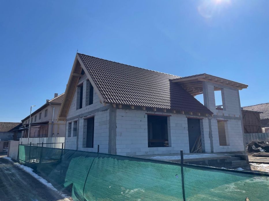 Casă nouă de vânzare la Sâncrāieni