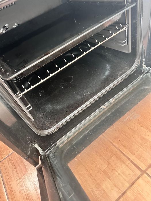 Продаю духовку Electrolux