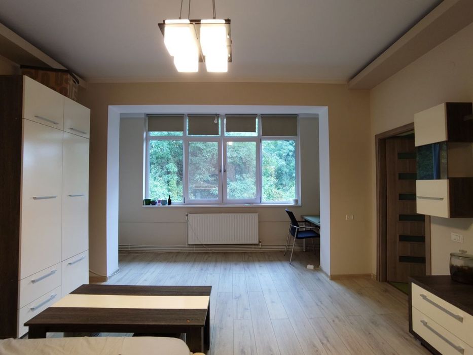 Închiriez apartament cu 1 cameră, pentru 1-2 persoane, nefumători, fără animale de companie (zona Univesalului)