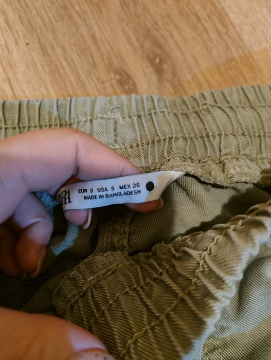 Pantaloni trei sferturi