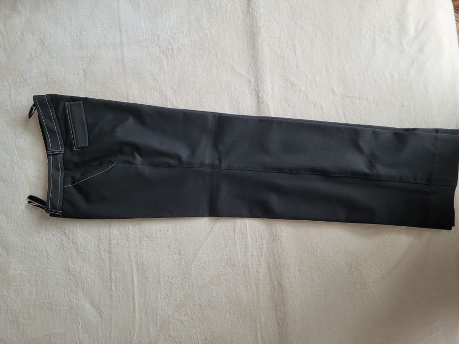 Продавам ново дамско сако номер 40цвят черен графит ..