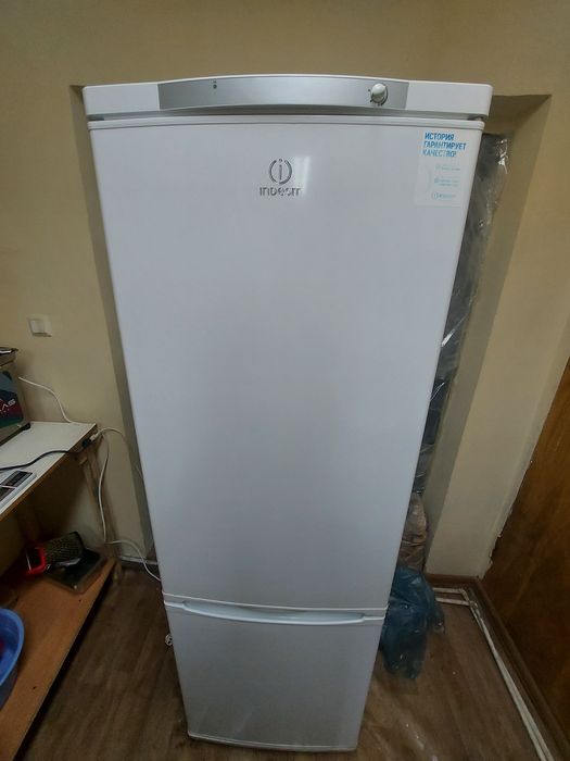 Xaladilnik " INDESIT "