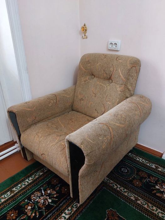 Divan va kreslo.
