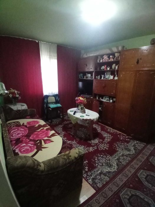 apartament cu 2 camere  bucatarie,hol, baie