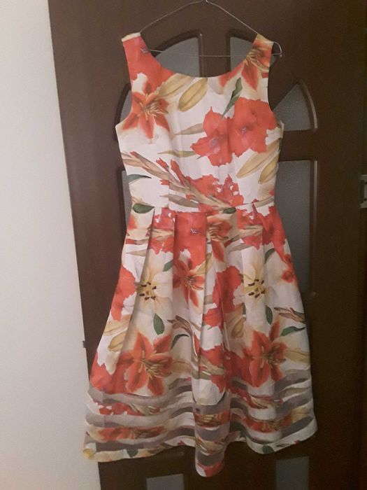 Rochite noi mărimea  44  , ambele 50 de lei