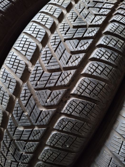 4 Anvelope de iarnă 215 65 r17 Pirelli