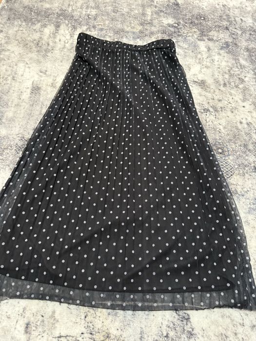 Fusta neagra cu buline albe