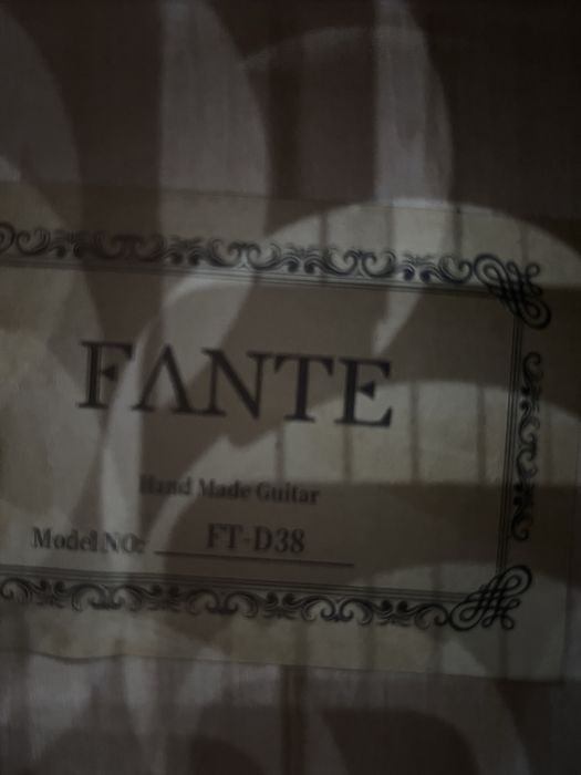 гитара FANTE бежевого цвета