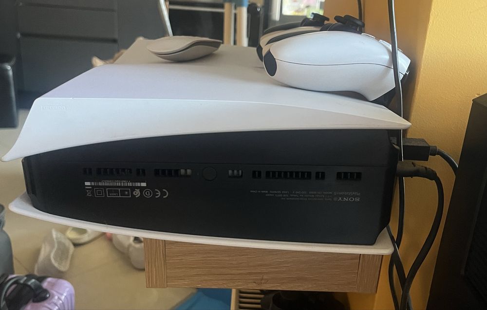 PlayStation 5 Disc 825GB + 2 джойстика + игри + дистанционно