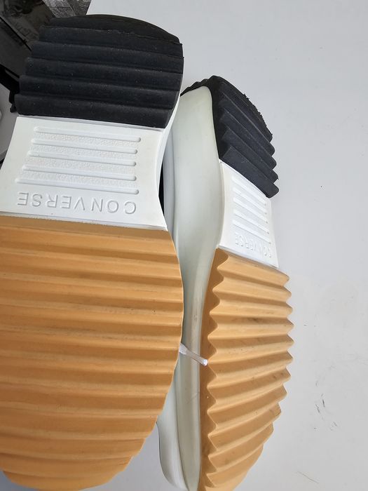 Продаются конверсы