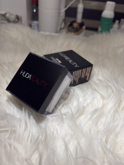 5 produse diferite huda beauty - estee lauder