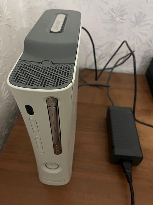 Приставка Xbox 360 Jasper фрибут RGH3