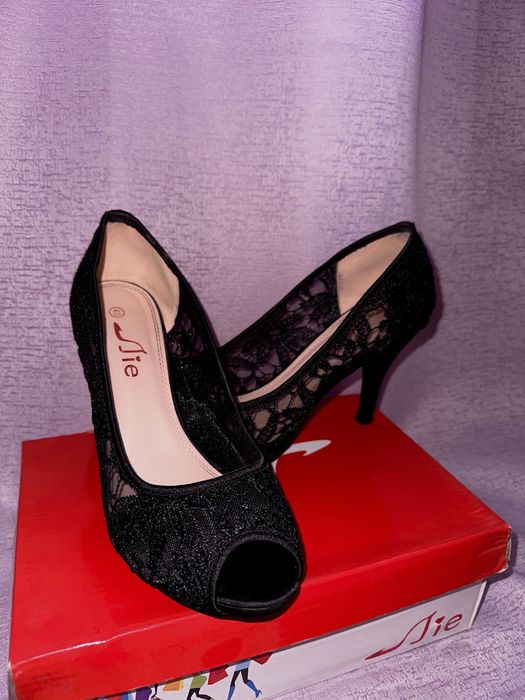 Pantofi plasa cu toc