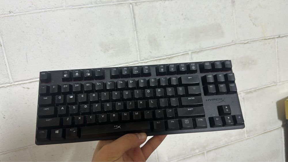 Наушини и клавиатура от компании HyperX