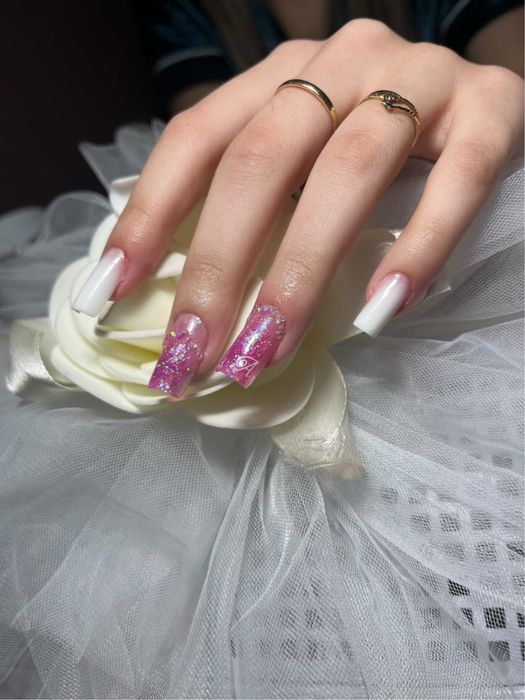 Realizez manichiura-pedichiura  gel și semi