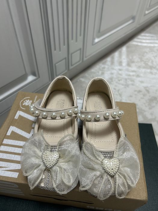 Продам туфли детскую