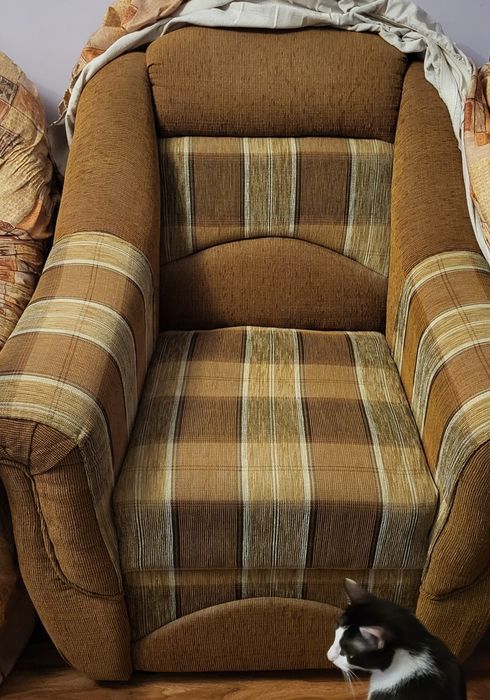 Vând 2 fotolii stare foarte bună , aproape noi.