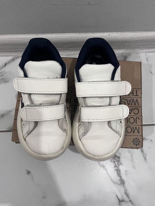Обувки Nike и Adidas