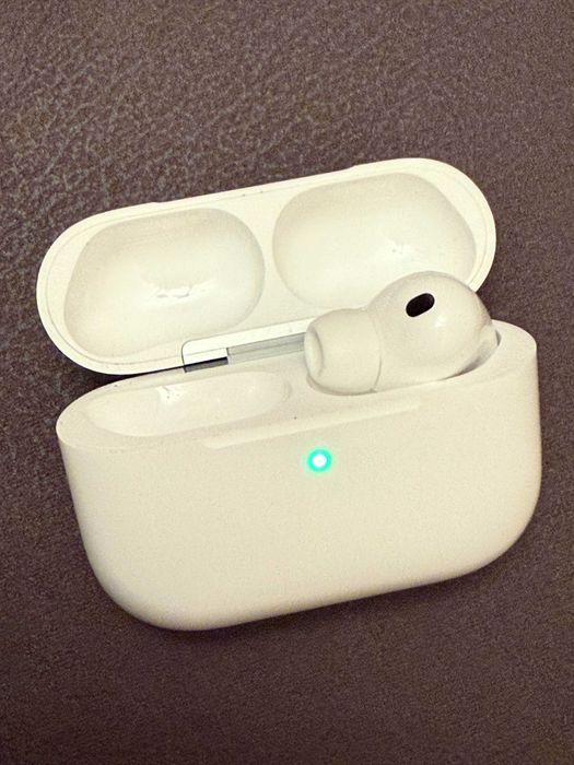 AirPods Pro 3 CASE и ДЯСНА слушалка