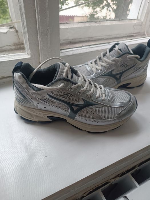 Кроссовки Mizuno