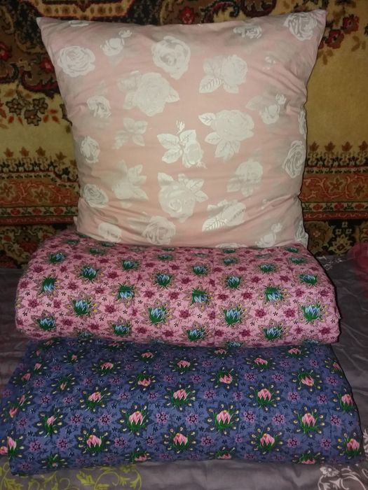 Дом     и      Сад  .  Одеяло  верблюжье .  Подушки