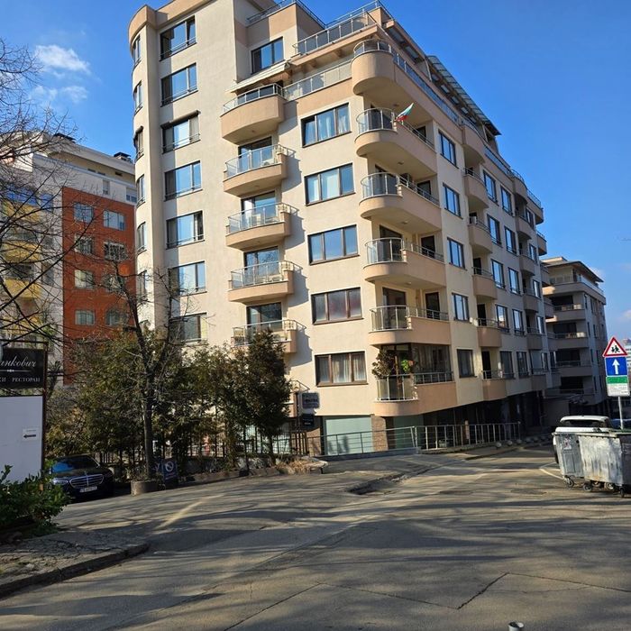 Офис до метро Джеймс Баучер – 2 стаи, южно, ниски разходи + гараж