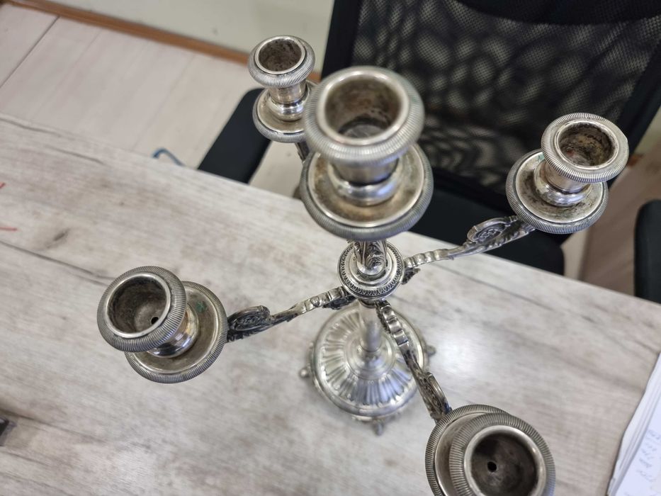 Стар сребърен свещник