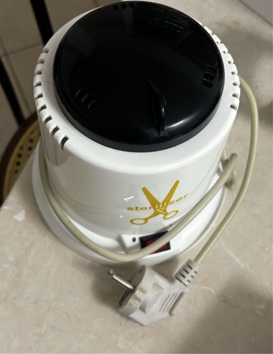 Sterilizator pentru unghii.