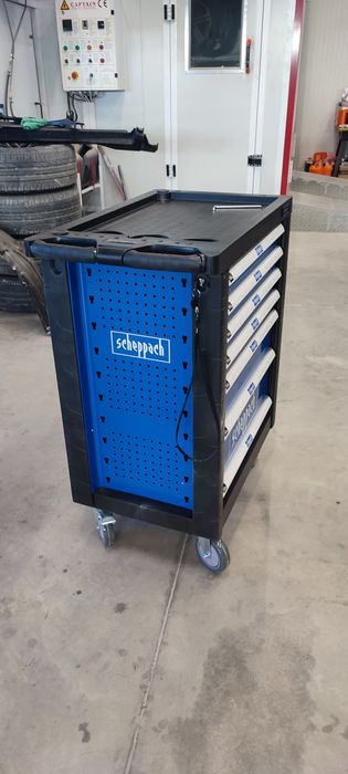 Количка за инструменти