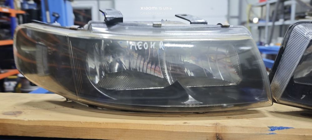 Фарове VW / Audi / Seat / Škoda – Passat, Golf, A4, Octavia, Superb