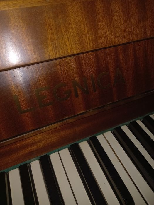 Полшада ишлаб чикарилган пианино сотилади