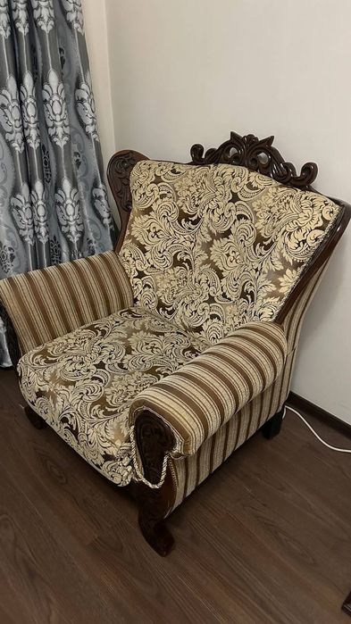 Divan kreslo sotiladi ikkta kreslo bita divan