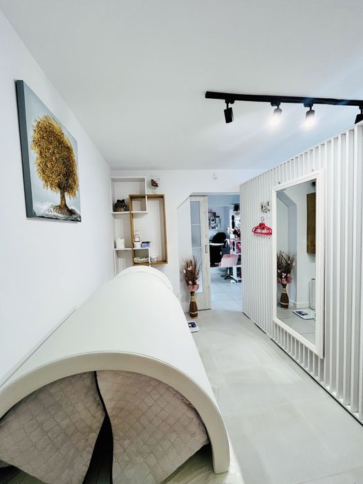 Spatiu/ Cameră de inchiriat in salon infrumusetare de lux