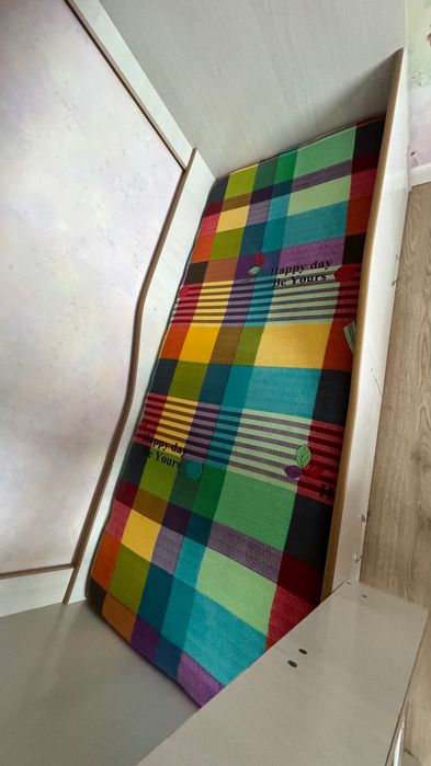 Двух яростный кровать