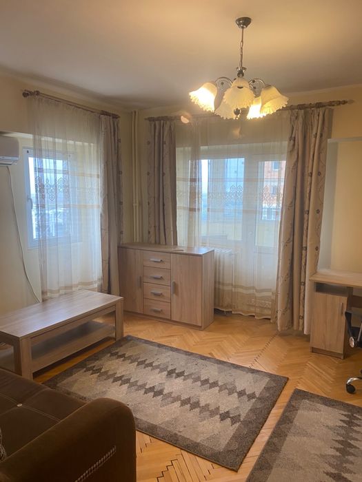 Inchiriez apartam cu o camerra,Pacurari ,direct propr