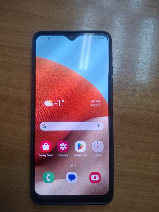 Продам самсунг а 32. Тока телефон.  Все работет. В чехле. Цена 30000.