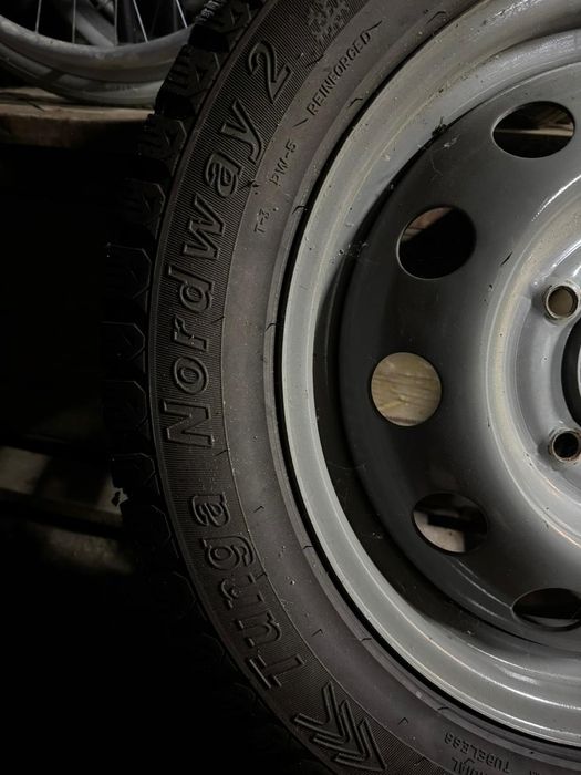 Продаю зимние покрышки