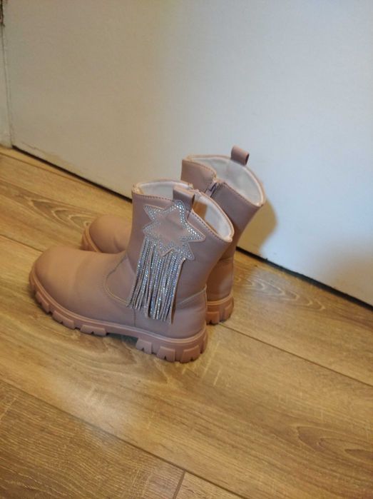 Vand cizme de iarna.