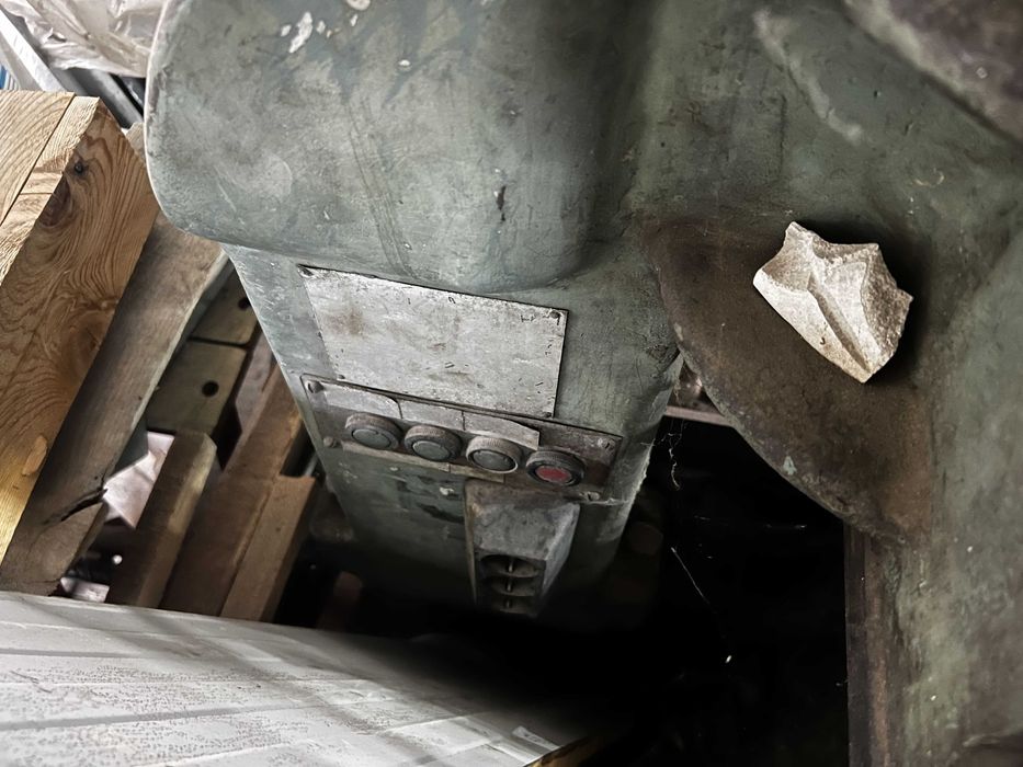 Двуглава индустриална пробивна машина за металообработка