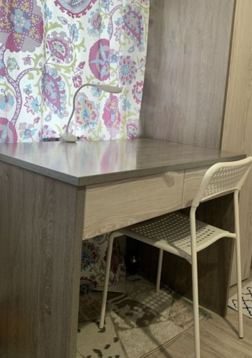 Письменный стол из серии «Молодеж»