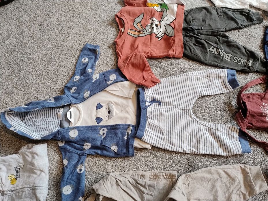 Lot cu seturi marimea 6-9 luni