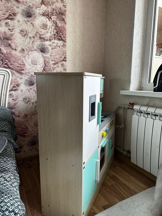 Детская игрушечная кухня