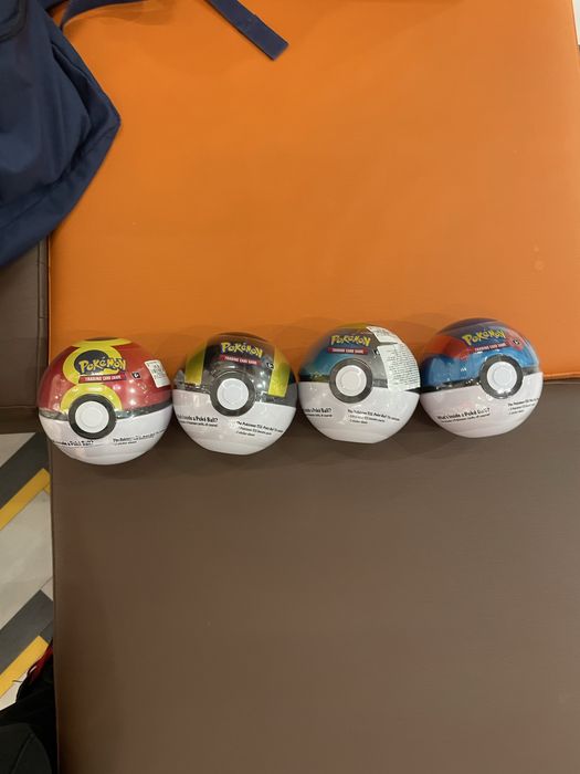 Pokemon balls 4 buc