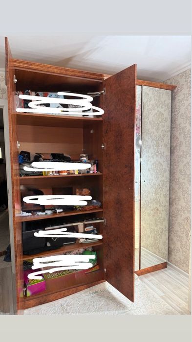 Продам шкаф большой и кровать.